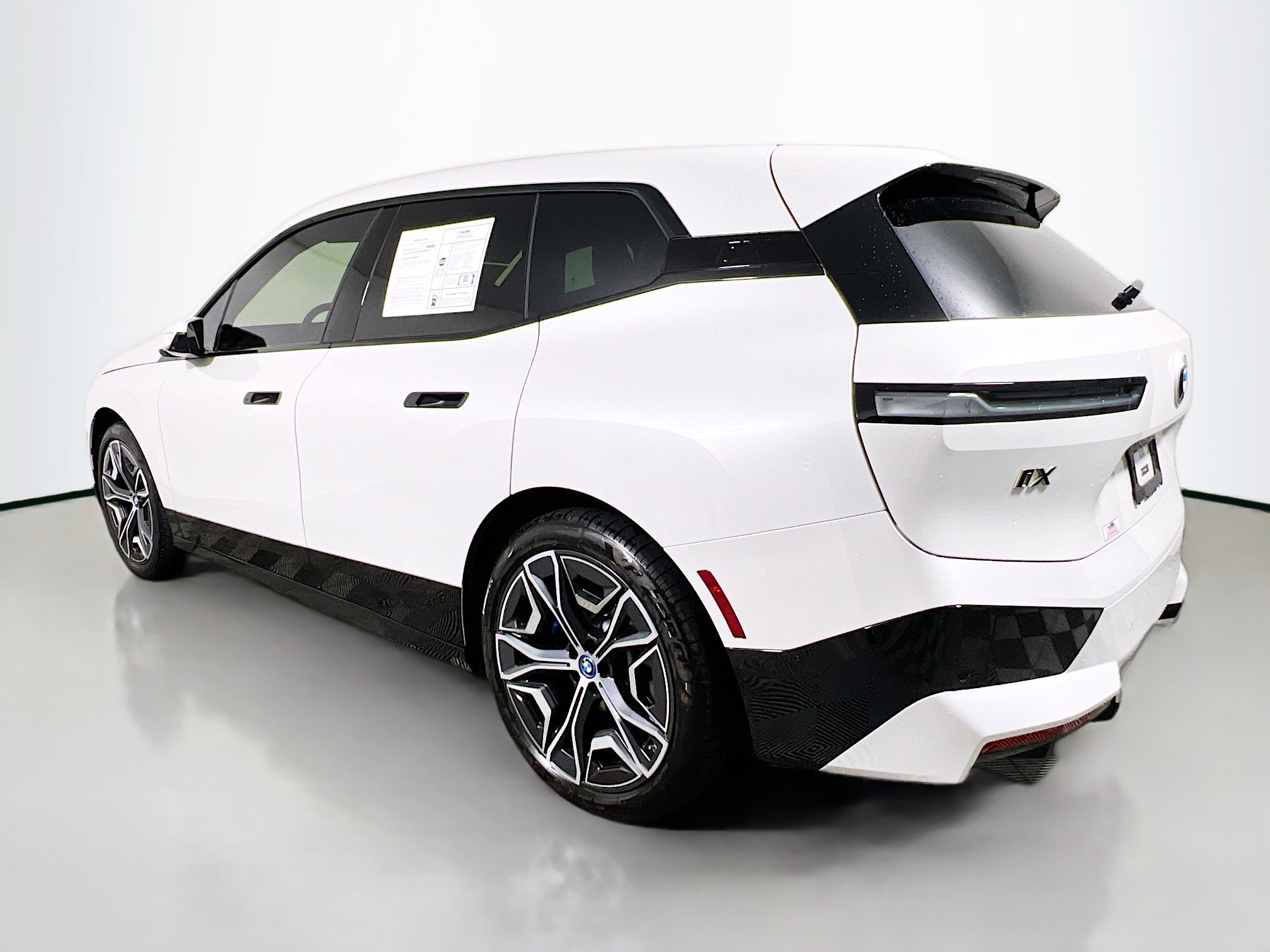 Used 2025 BMW iX M60 image 8