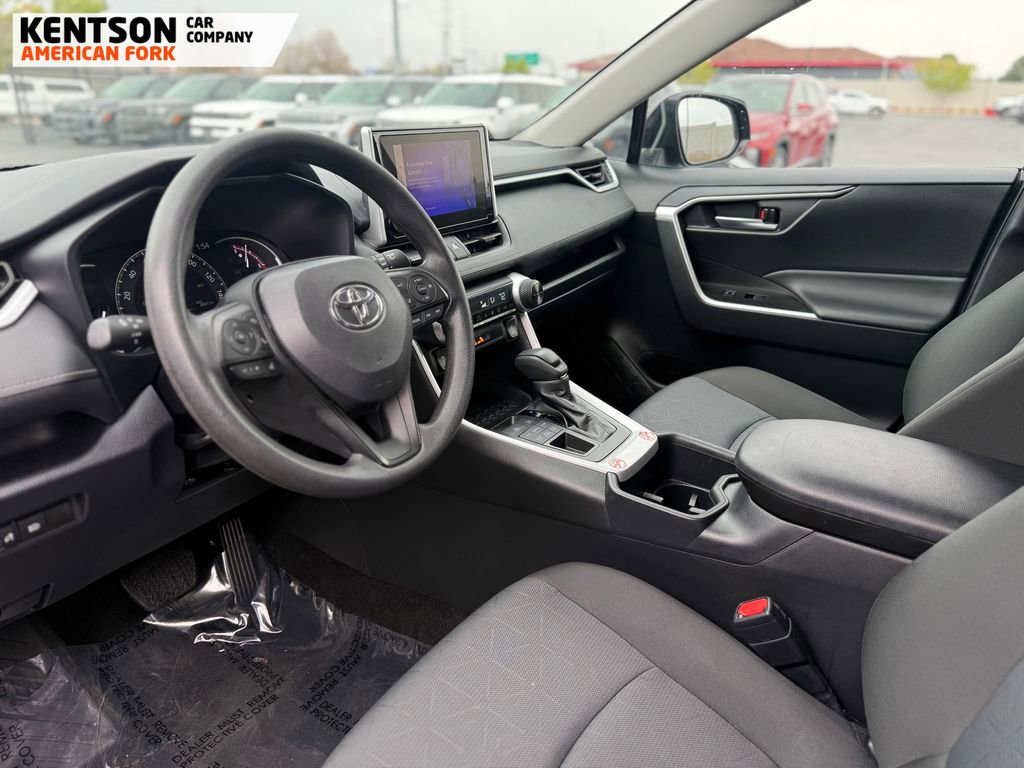Used 2025 Toyota RAV4 XLE image 32