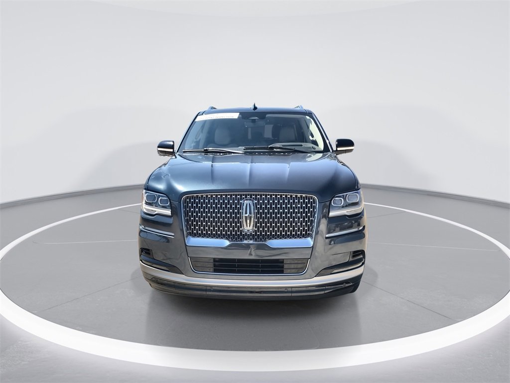 Used 2024 Lincoln Navigator Reserve image 3