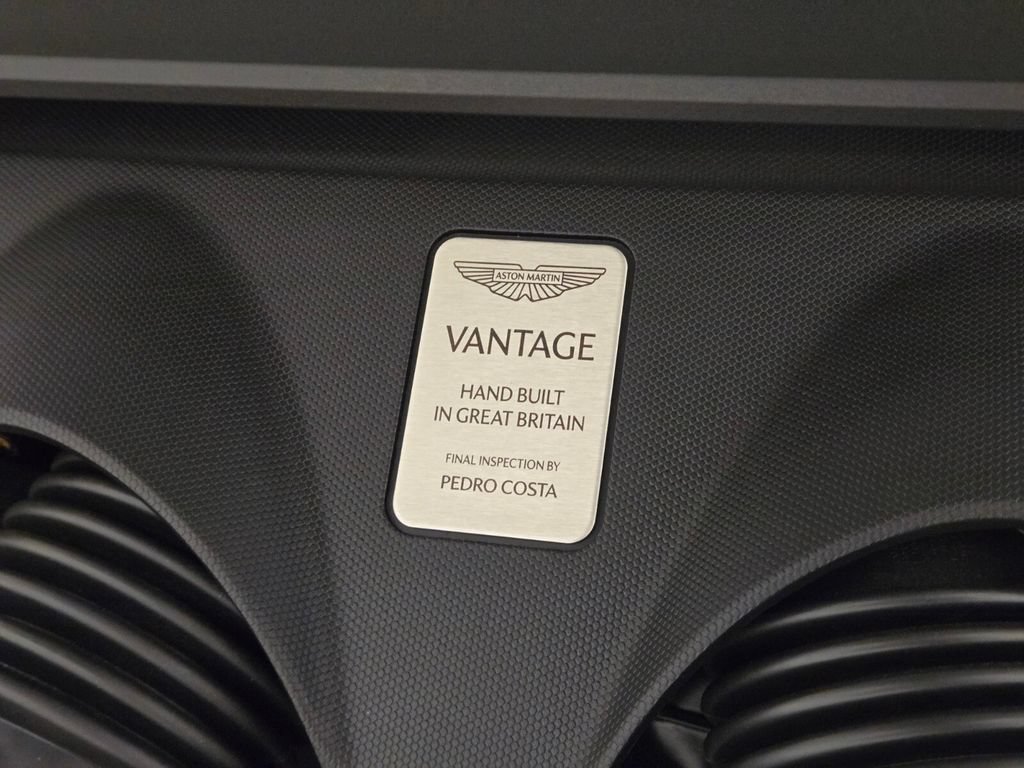 Used 2025 Aston Martin V8 Vantage Coupe RWD image 25