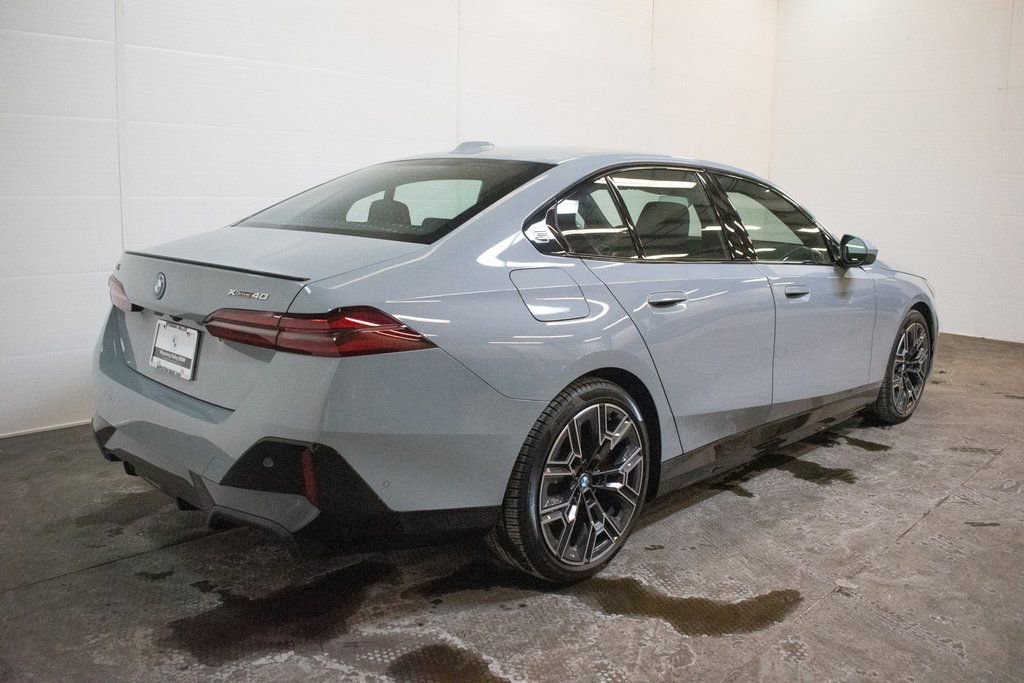 New 2026 BMW i5 eDrive40 w/ M Sport Package AWD/4WD image 4
