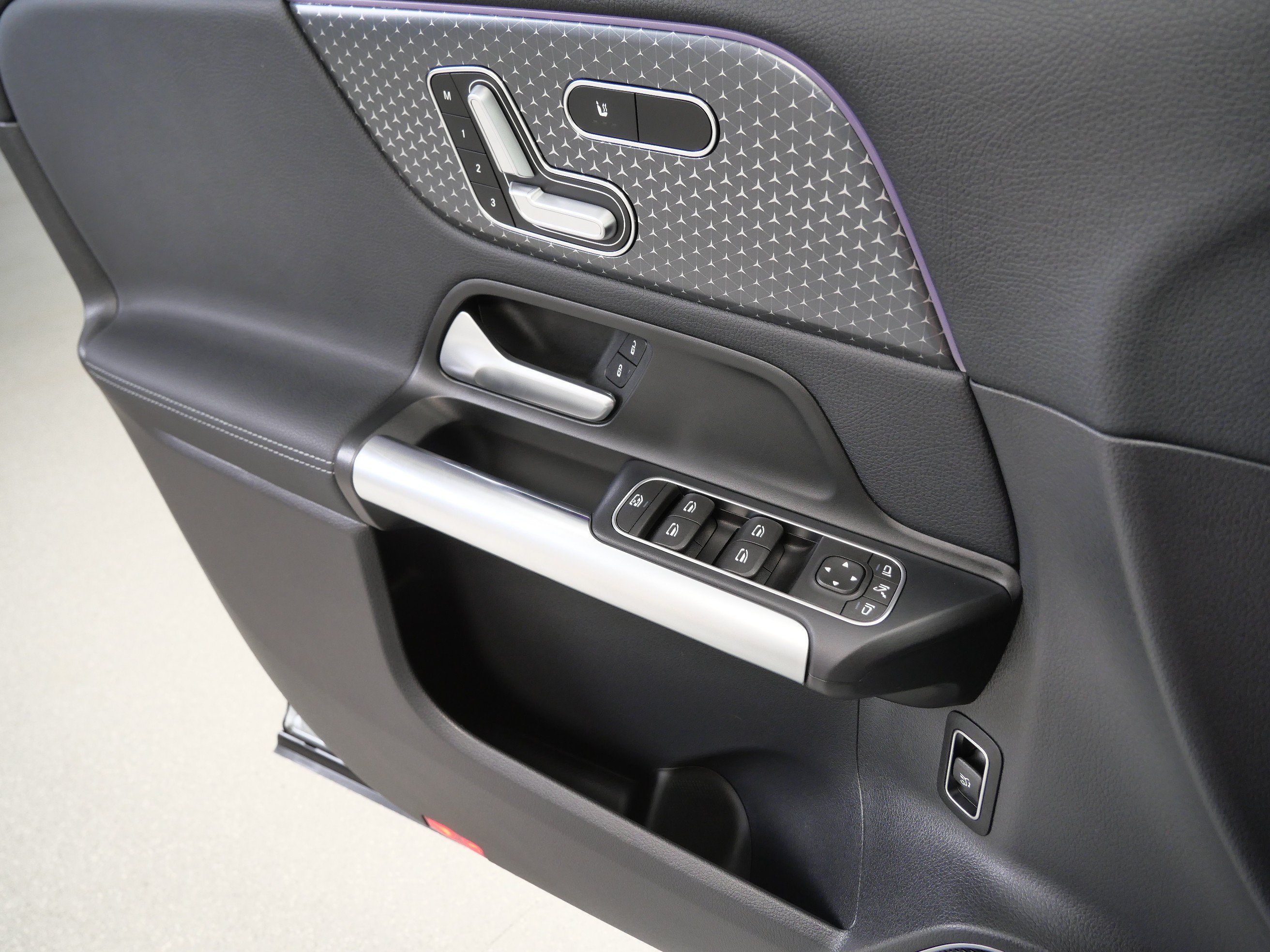 Certified 2025 Mercedes-Benz GLA 250 4MATIC image 32