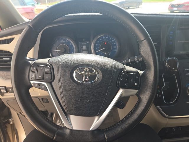 Used 2015 Toyota Sienna XLE image 15