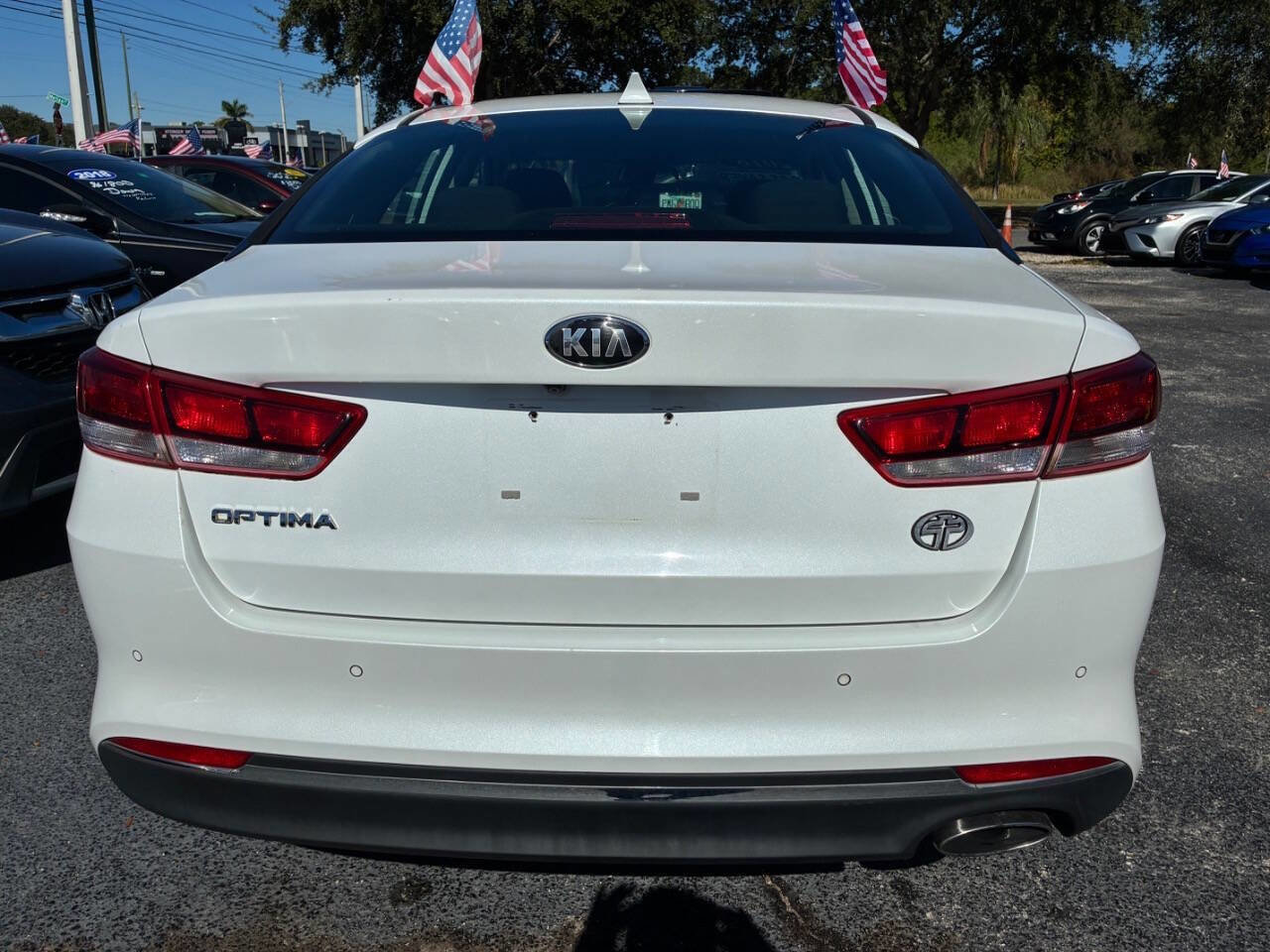 Used 2018 Kia Optima LX w/ 17" Alloy Wheels Package image 4