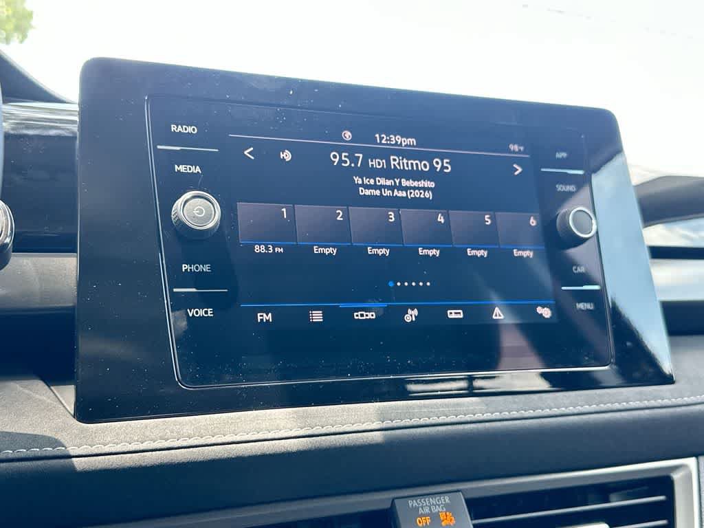 New 2026 Volkswagen Taos SE FWD image 17