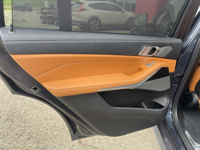 Used 2022 BMW X7 M50i w/ Luxury Seating Package image 28