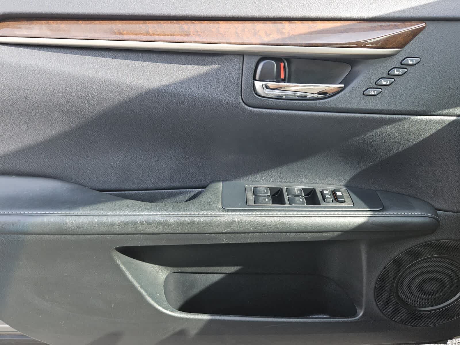 Used 2015 Lexus ES 350 w/ Luxury Package FWD image 16