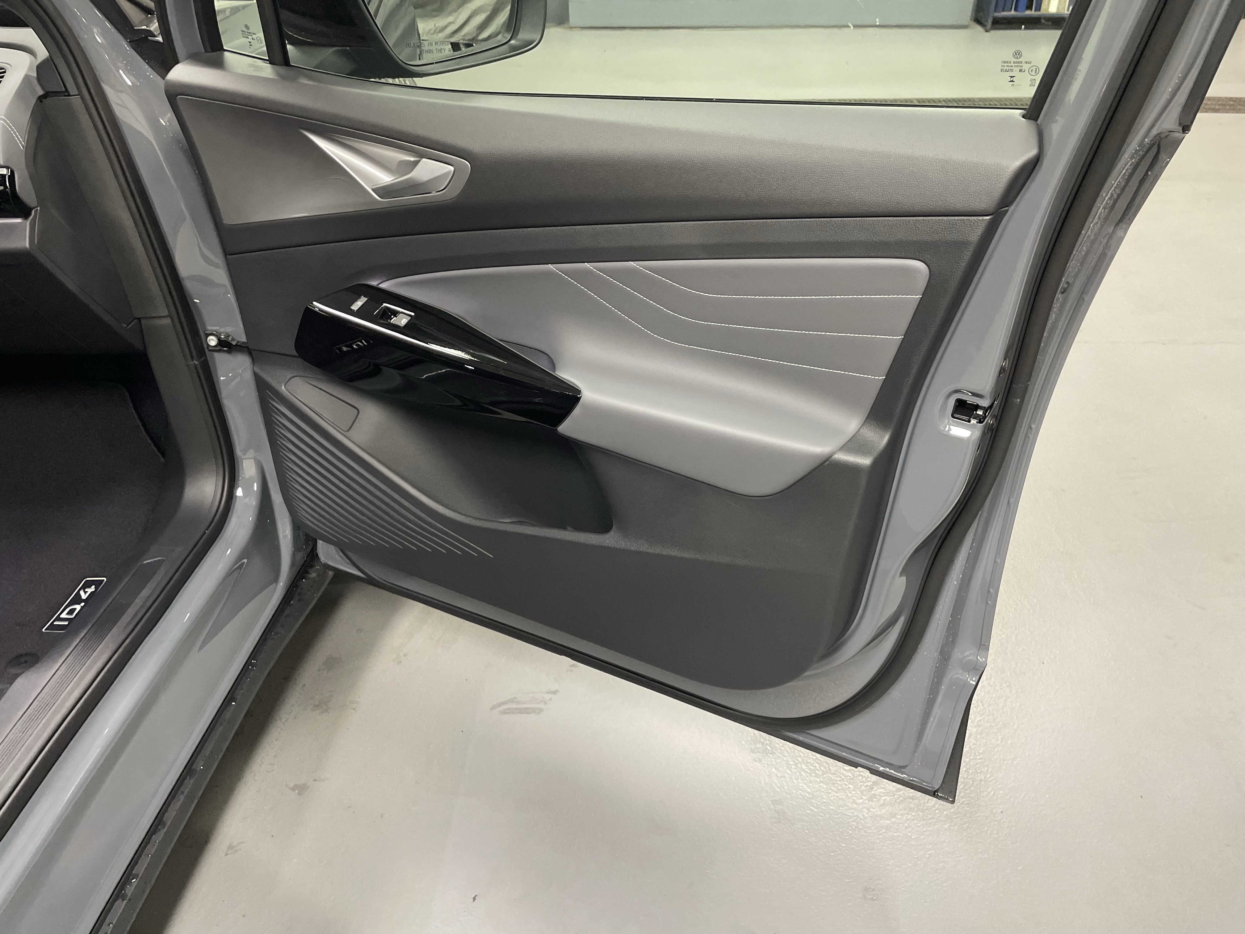New 2025 Volkswagen ID.4 Pro S Plus AWD/4WD image 8