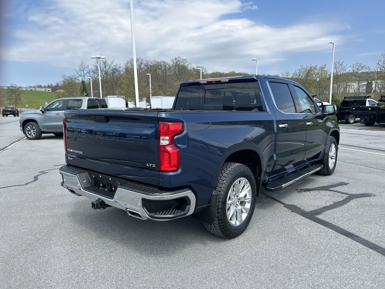 Used 2019 Chevrolet Silverado 1500 LTZ w/ LTZ Plus Package AWD/4WD image 7