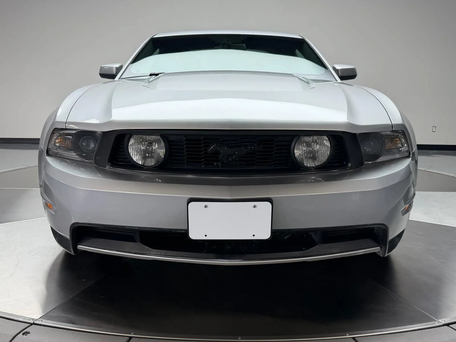 Used 2010 Ford Mustang GT RWD image 3