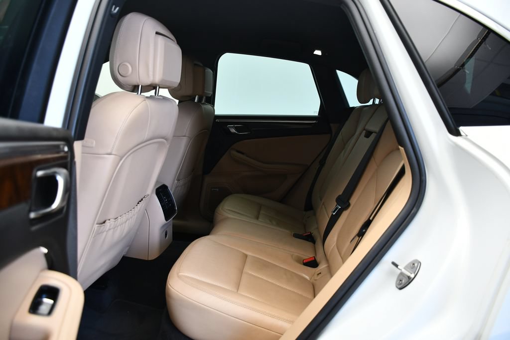 Certified 2023 Porsche Macan S AWD/4WD image 39