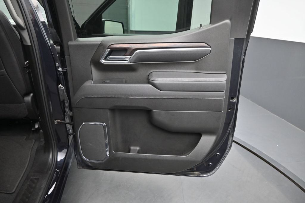 Used 2025 GMC Sierra 1500 SLT AWD/4WD image 16