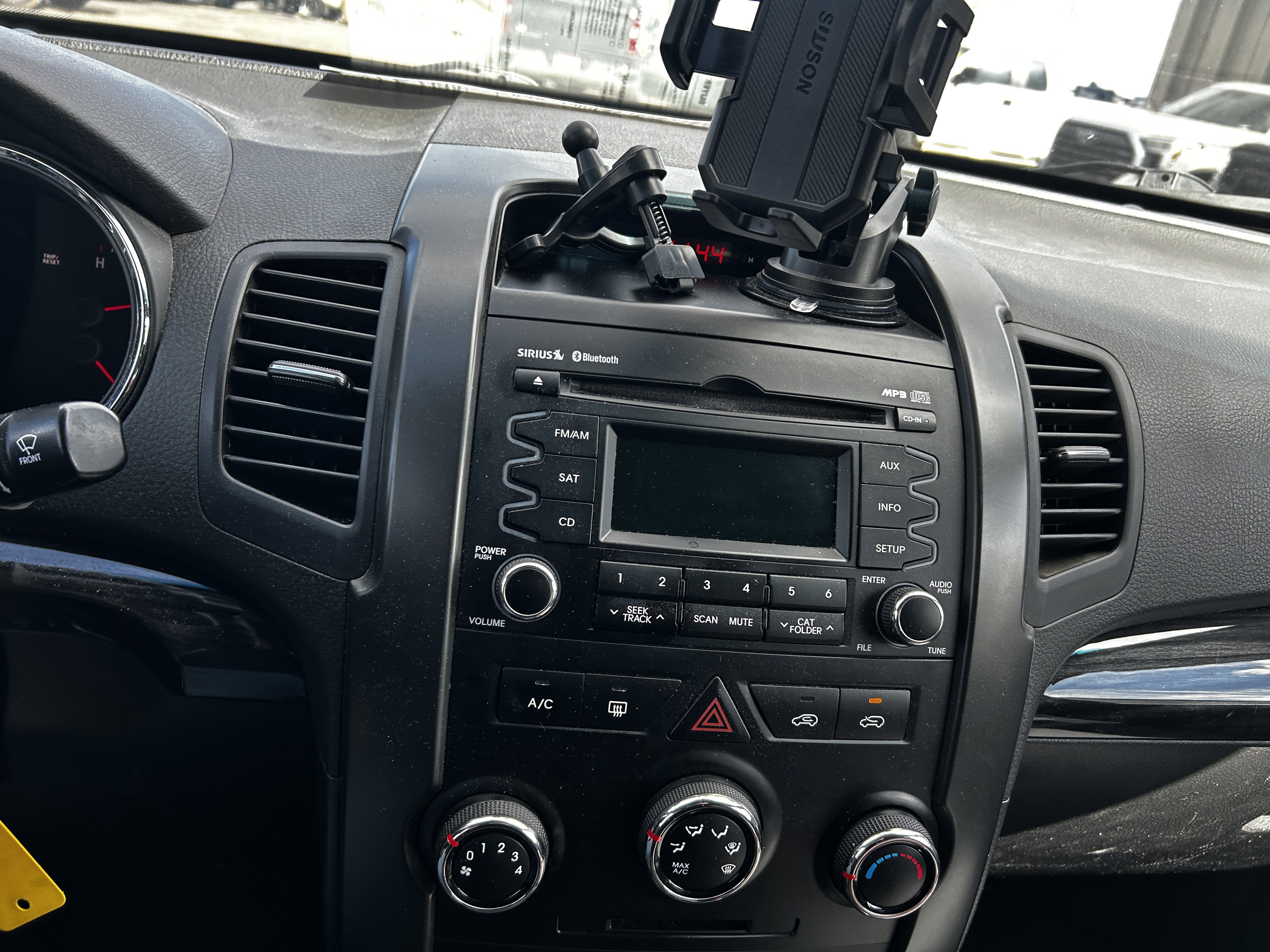 Used 2012 Kia Sorento LX w/ Third Row Pkg image 15