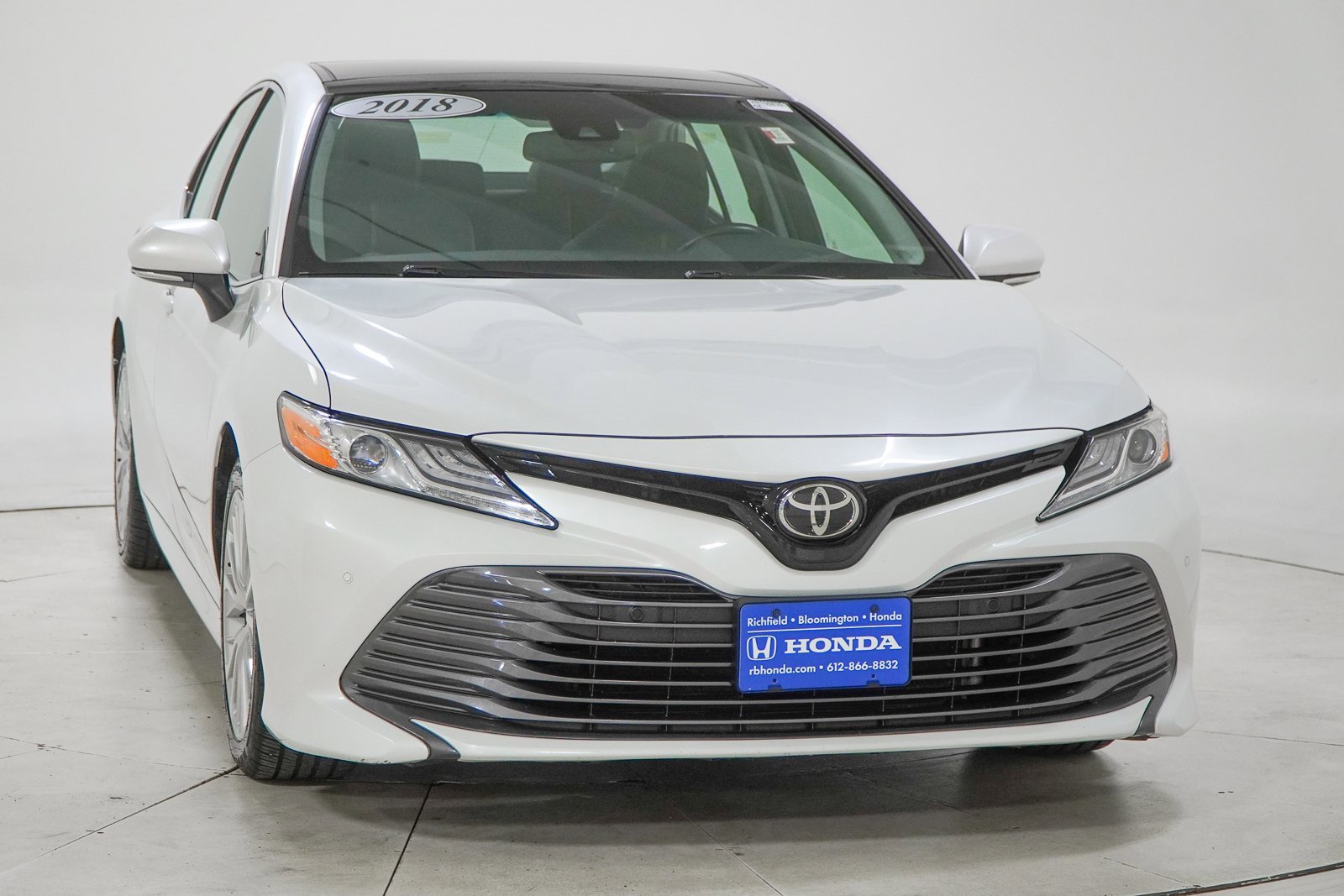 Used 2018 Toyota Camry XLE image 16