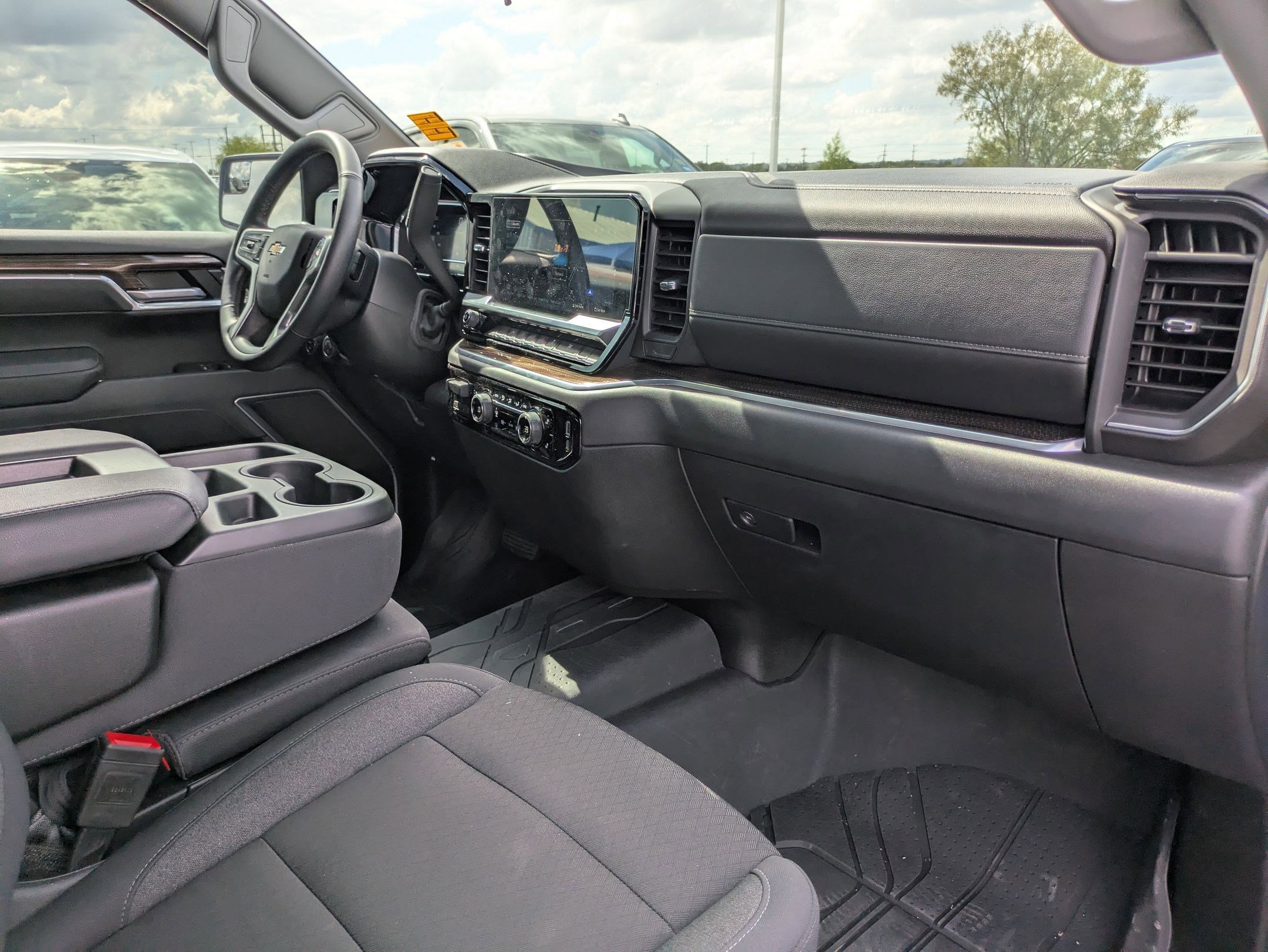 Used 2025 Chevrolet Silverado 1500 LT image 29