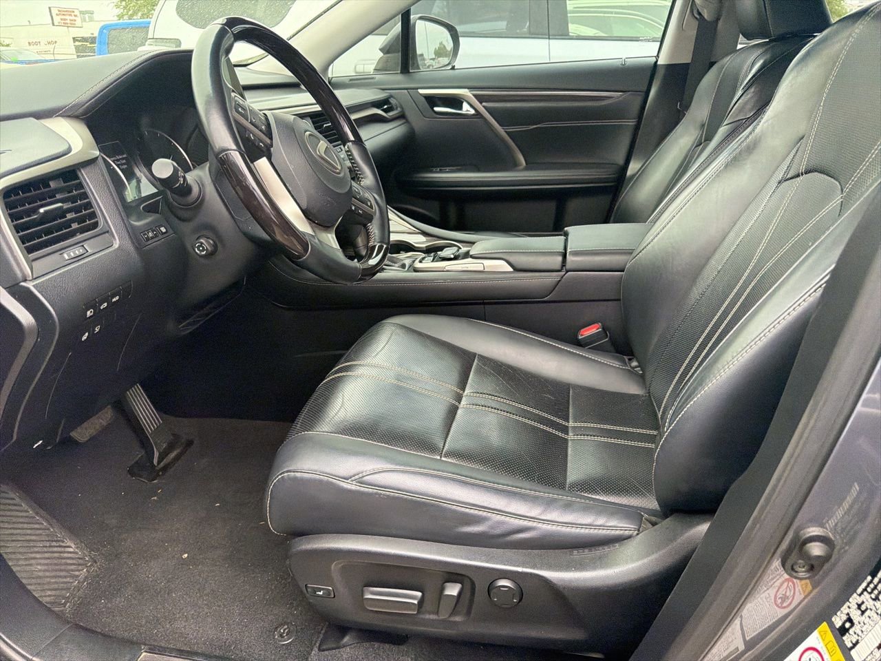 Used 2019 Lexus RX 350L Luxury w/ Accessory Package image 11
