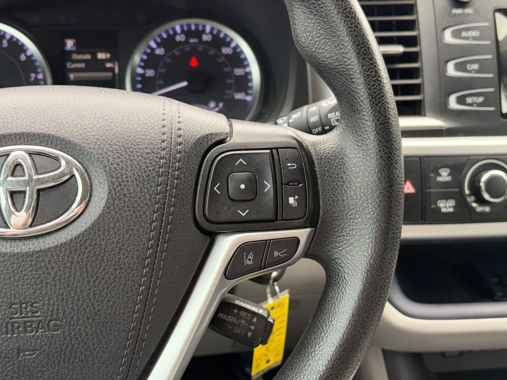 Used 2019 Toyota Highlander LE FWD image 13