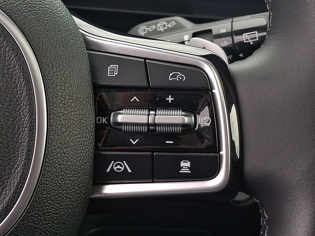 Certified 2025 Kia Carnival SX Prestige FWD image 19