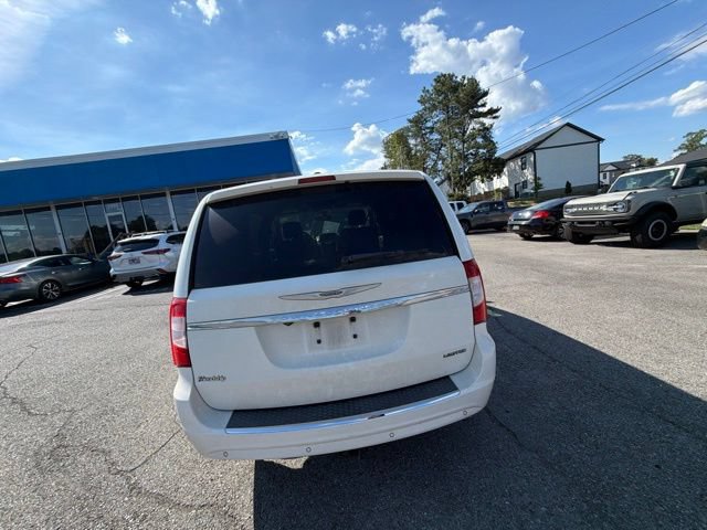 Used 2011 Chrysler Town & Country Limited FWD image 20