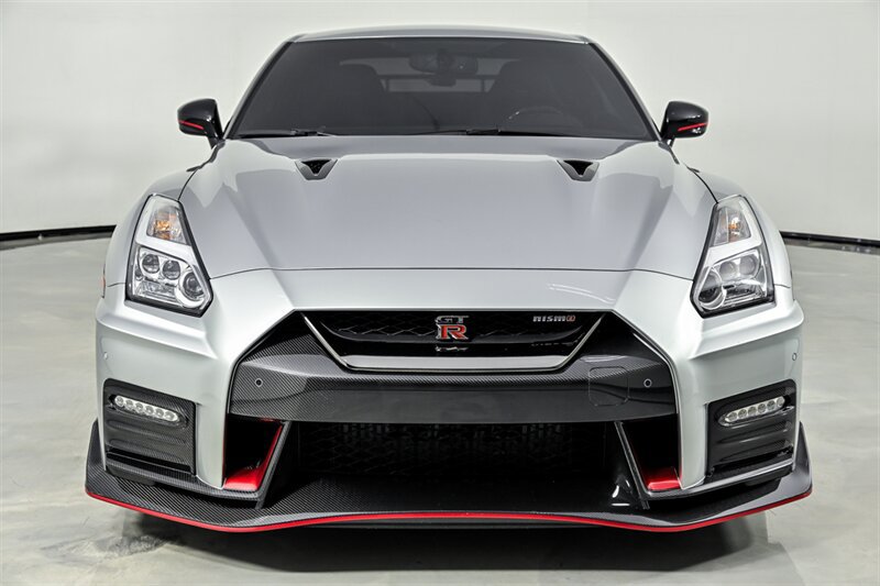 Used 2017 Nissan GT-R NISMO AWD/4WD image 12