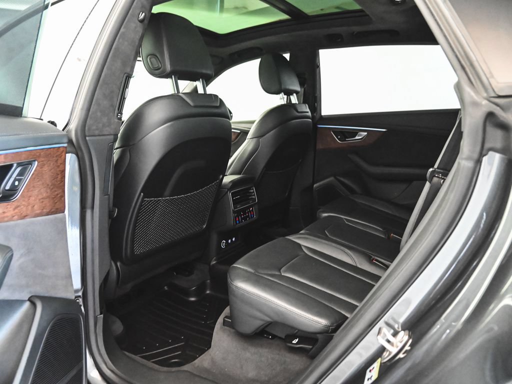 Used 2020 Audi Q8 Prestige AWD/4WD image 35