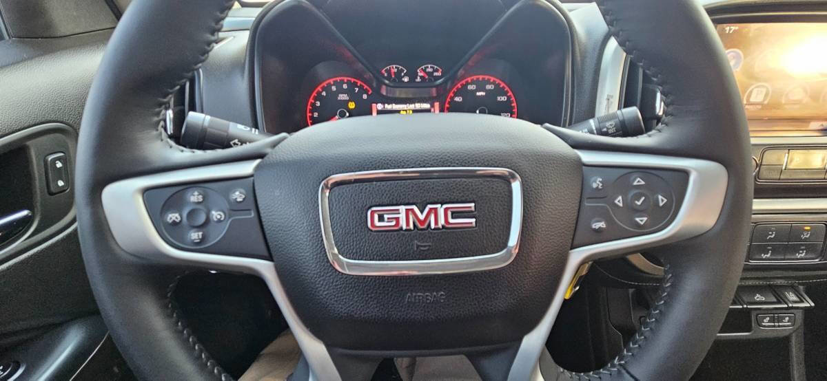 Used 2016 GMC Canyon SLT w/ Driver Alert Package image 16