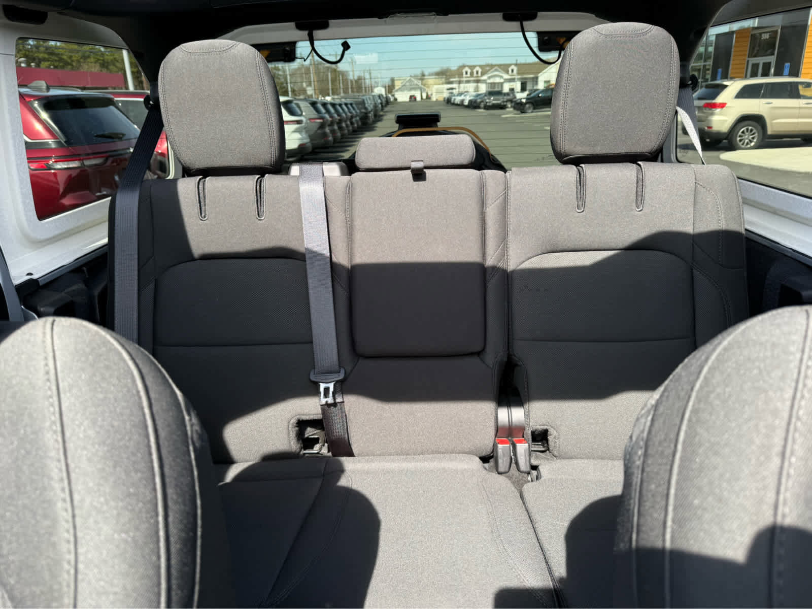 Used 2023 Jeep Wrangler Unlimited w/ Sun & Screen Package image 30