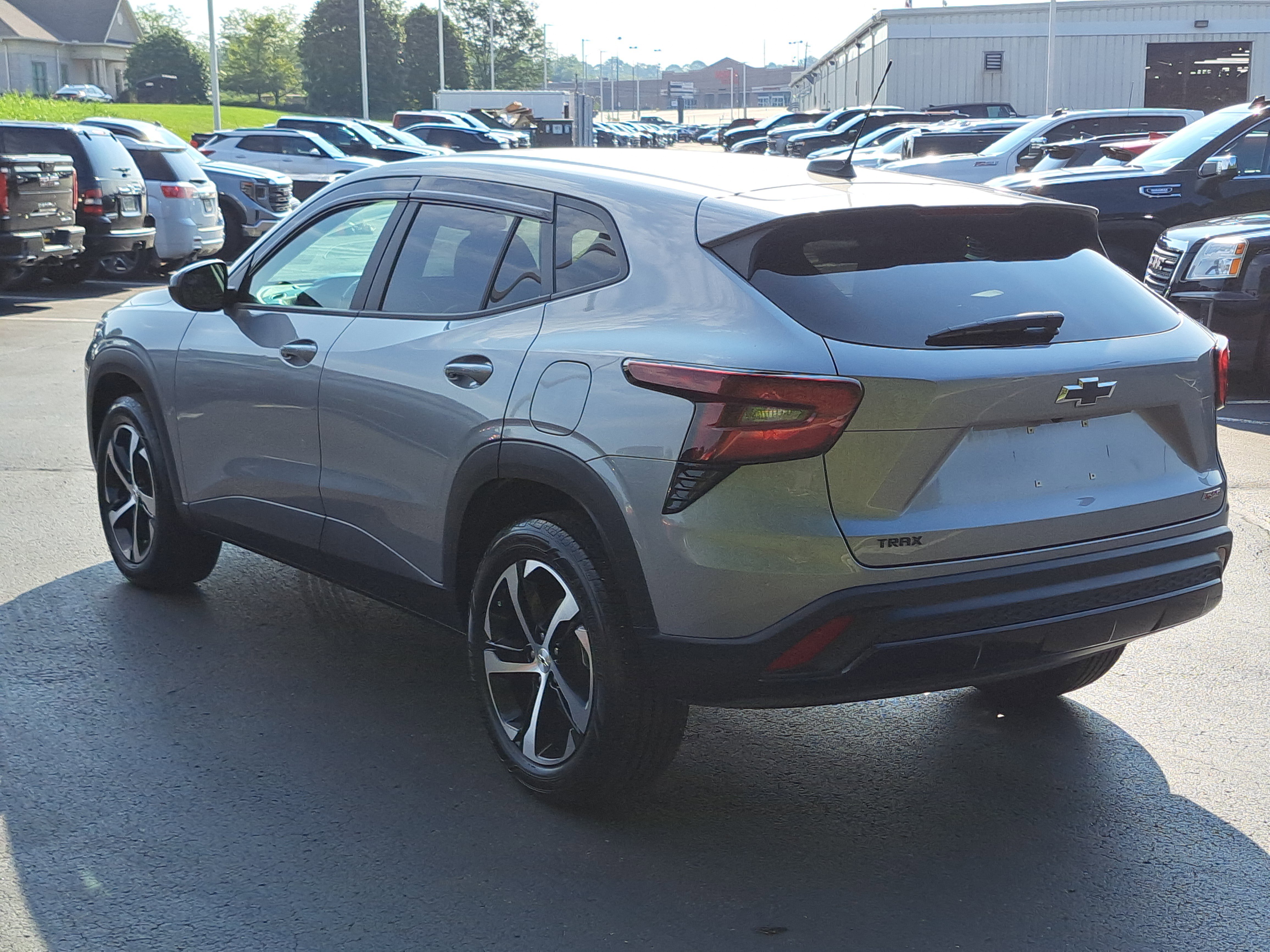 Used 2024 Chevrolet Trax RS w/ Sunroof Package image 3