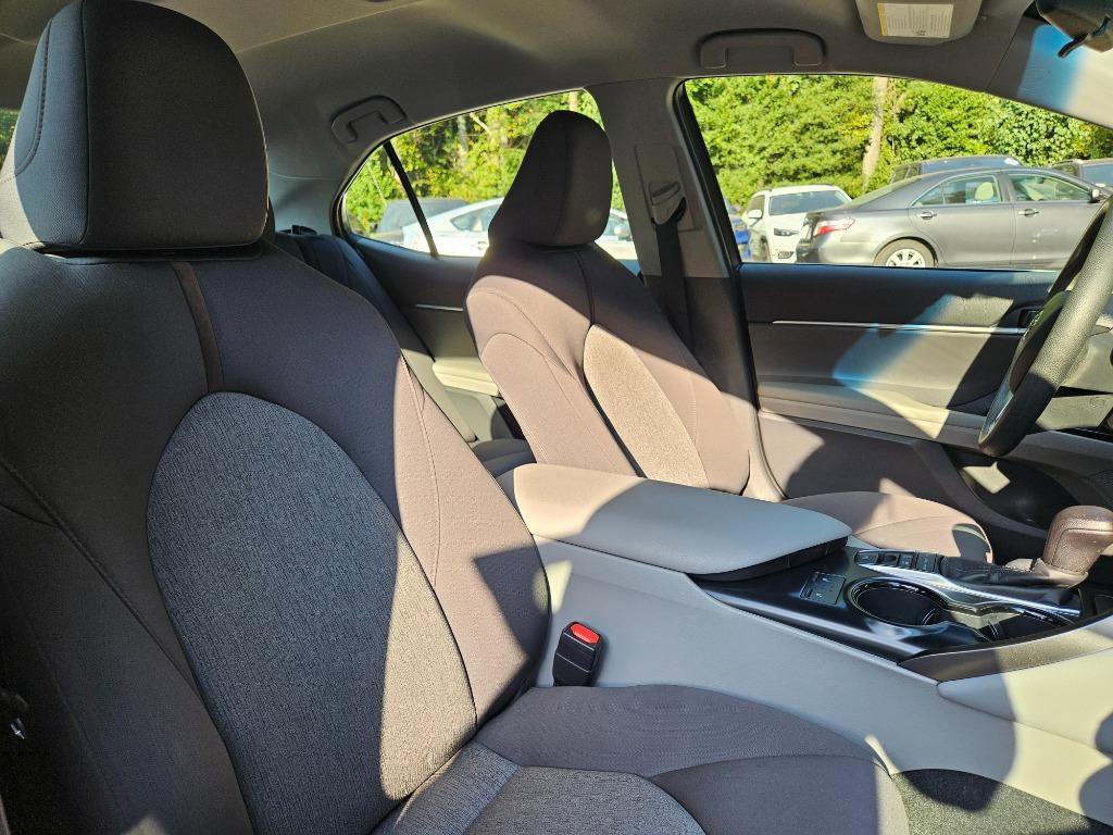 Used 2018 Toyota Camry LE image 41