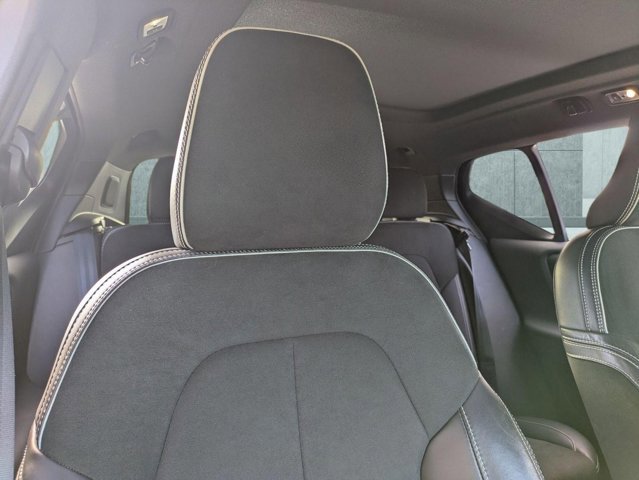 Used 2022 Volvo XC40 T5 R-Design w/ Climate Package image 13