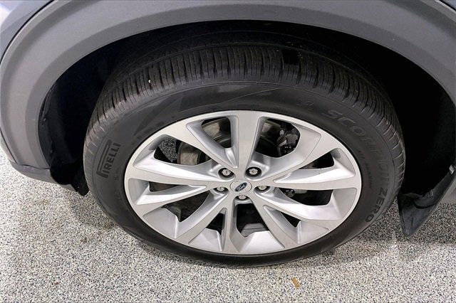 Used 2022 Ford Explorer Platinum w/ Technology Package image 36