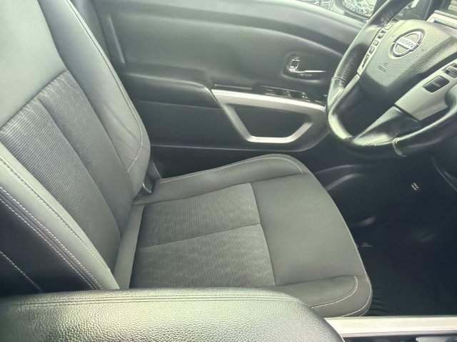 Used 2019 Nissan Titan SV w/ SV Convenience Package AWD/4WD image 13