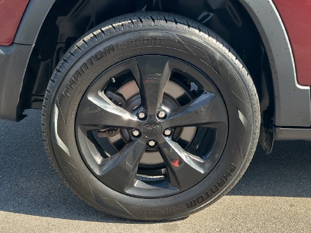 Used 2019 Jeep Cherokee Latitude Plus AWD/4WD image 30