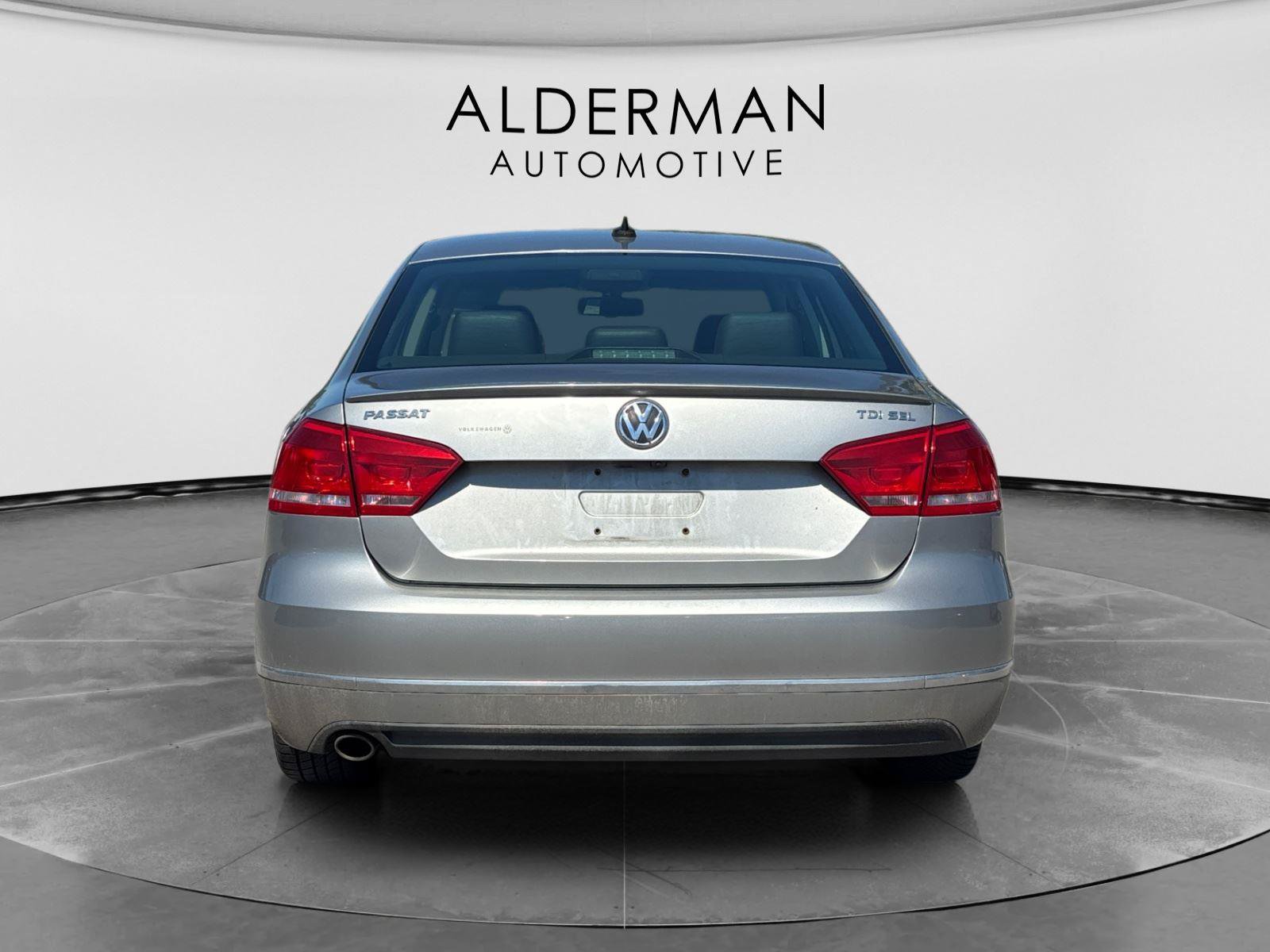 Used 2014 Volkswagen Passat TDI SEL Premium FWD image 4
