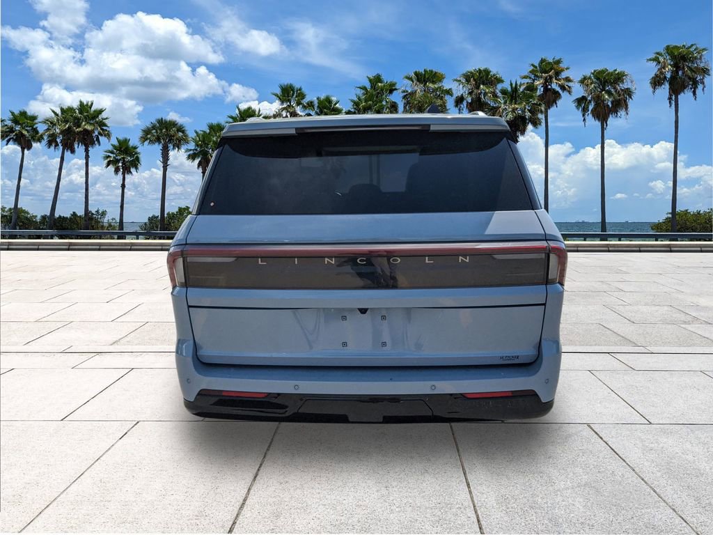 Used 2025 Lincoln Navigator Reserve image 6