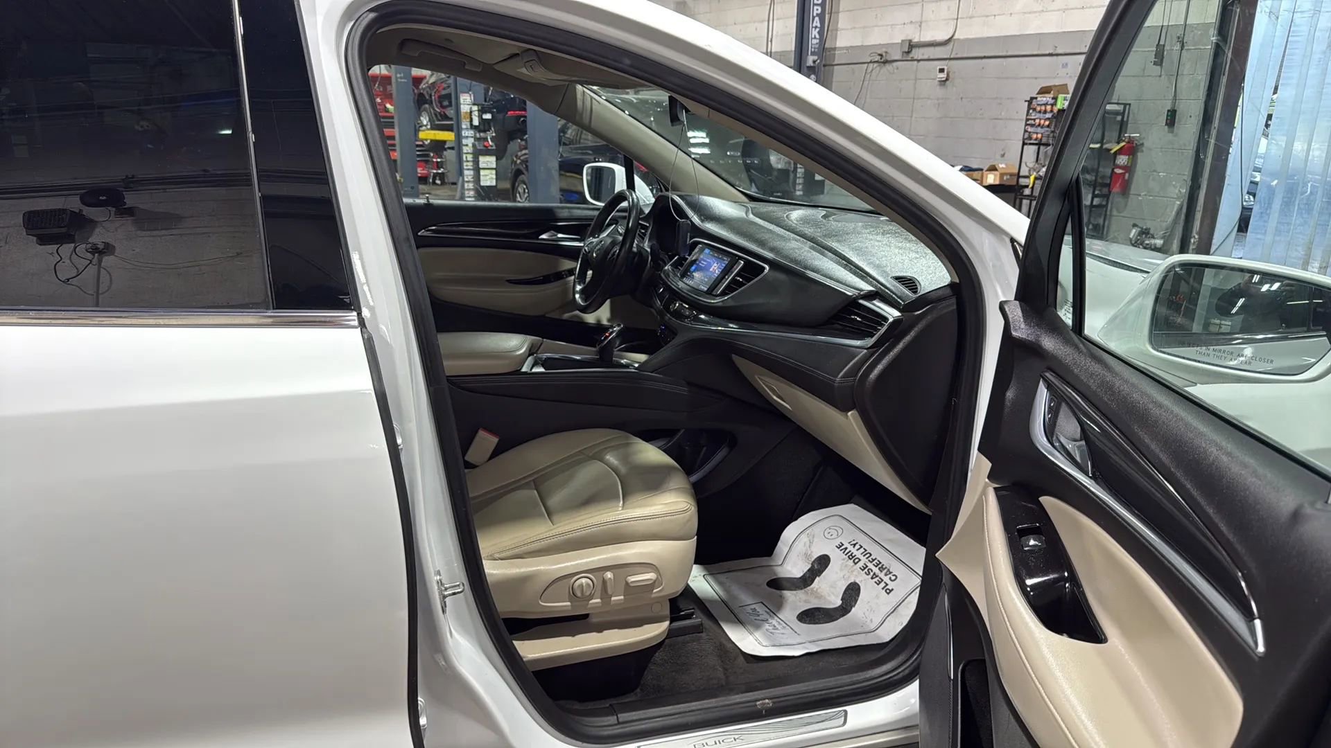 Used 2020 Buick Enclave Essence image 24