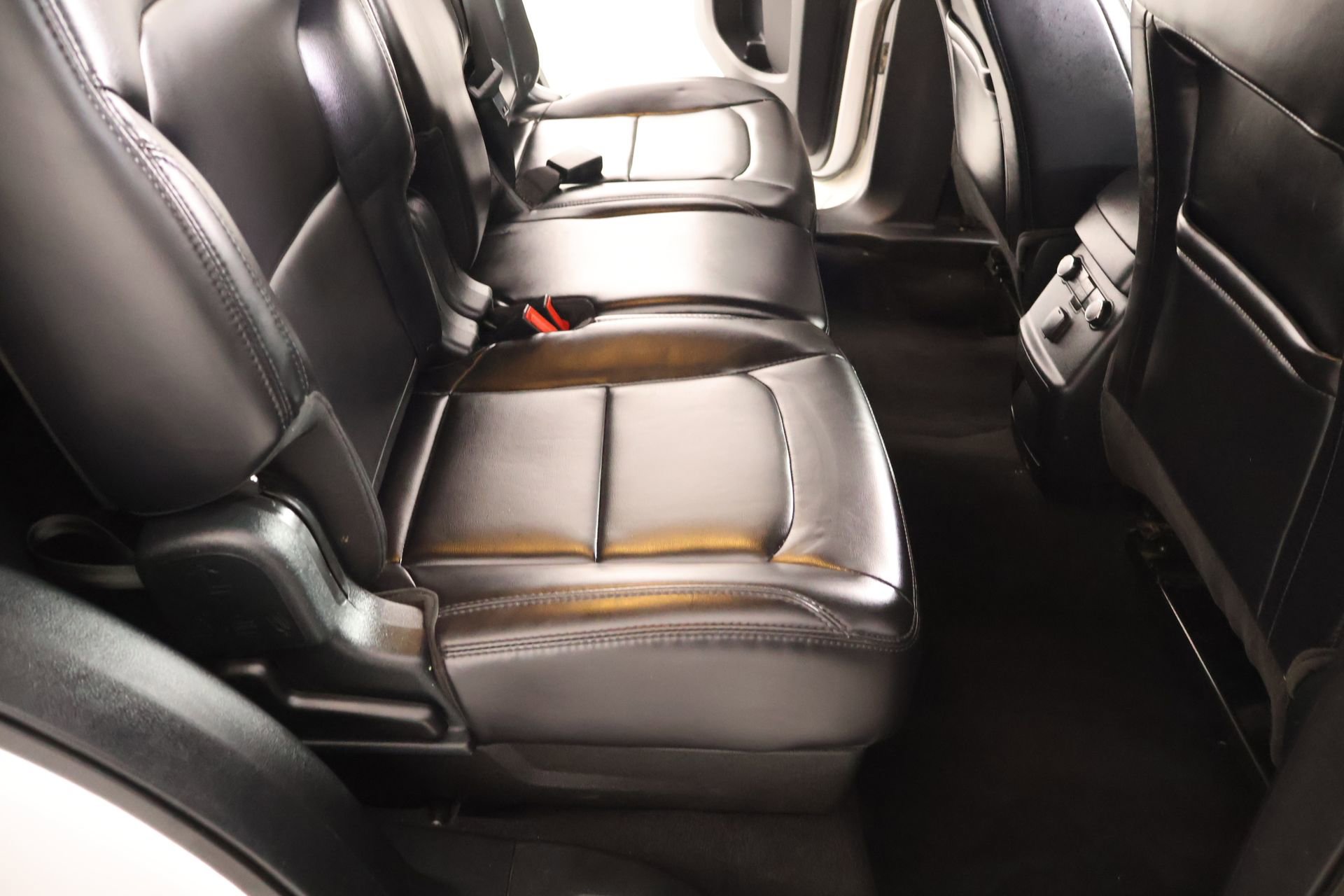 Used 2019 Ford Explorer XLT w/ Equipment Group 202A FWD image 15