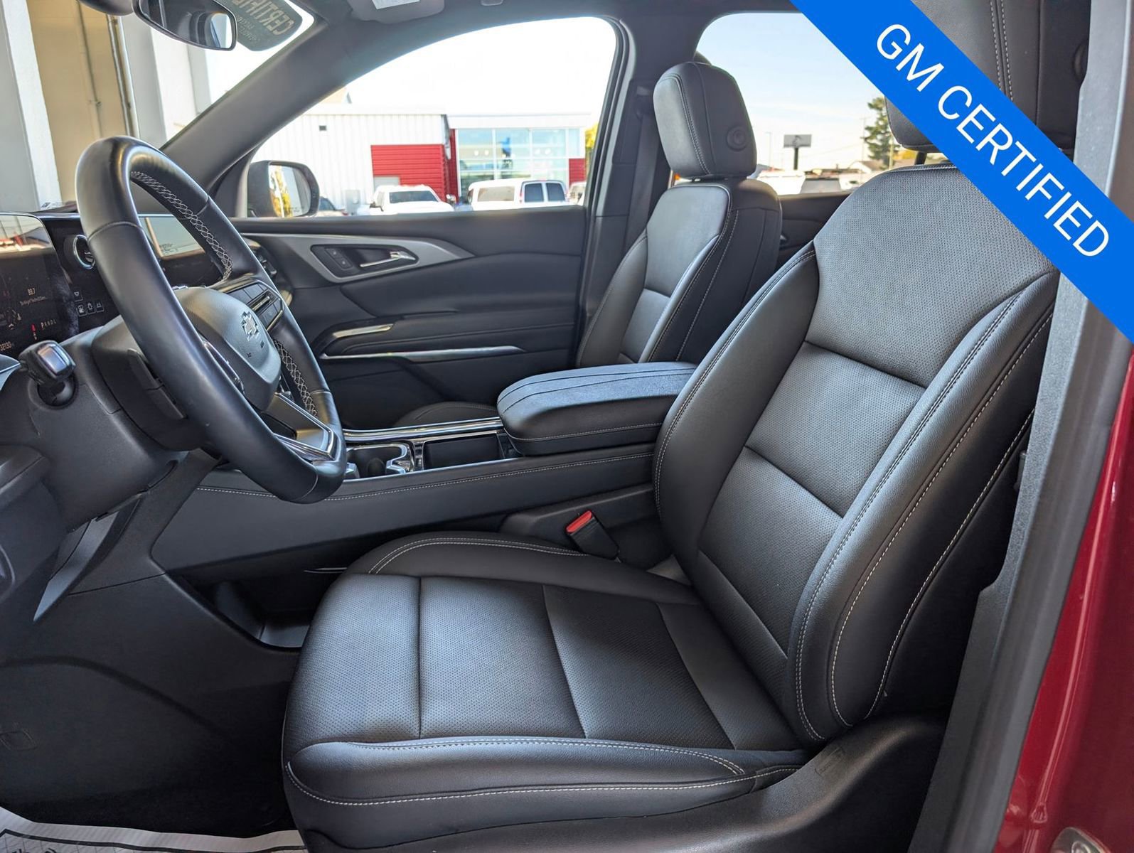 Used 2025 Chevrolet Traverse LT image 10