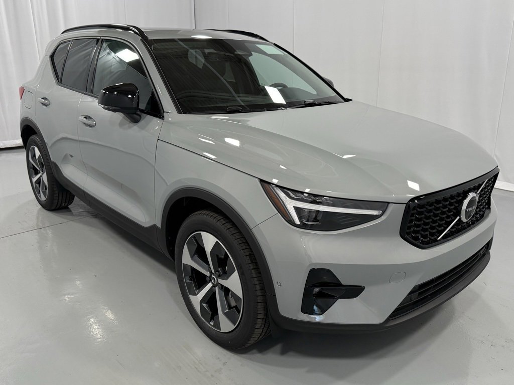 New 2026 Volvo XC40 B5 Plus w/ Protection Package Premier image 4