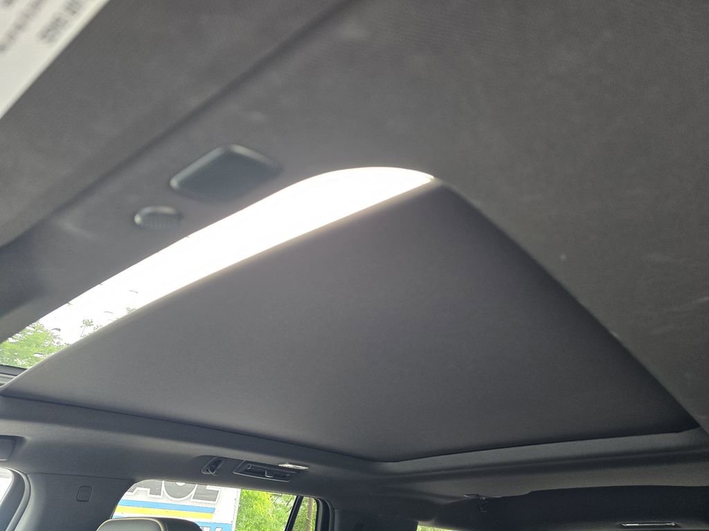 Used 2023 Chevrolet Tahoe Premier w/ Advanced Technology Package AWD/4WD image 23