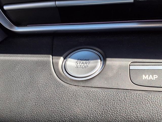 Used 2025 Hyundai Elantra Limited image 21