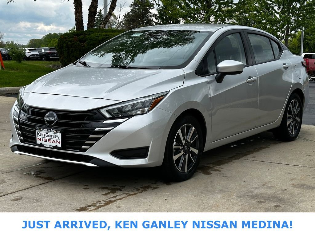 Used 2025 Nissan Versa SV FWD image 7