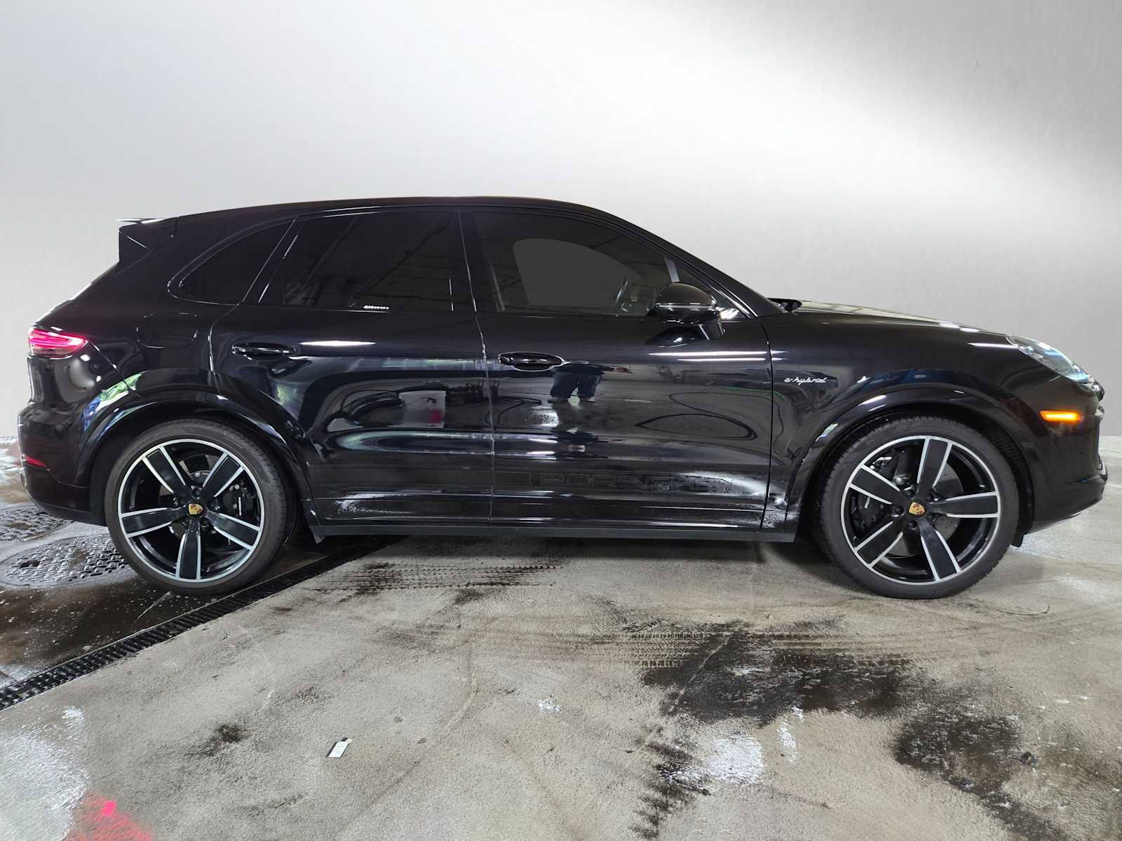 Used 2021 Porsche Cayenne Turbo S AWD/4WD image 2