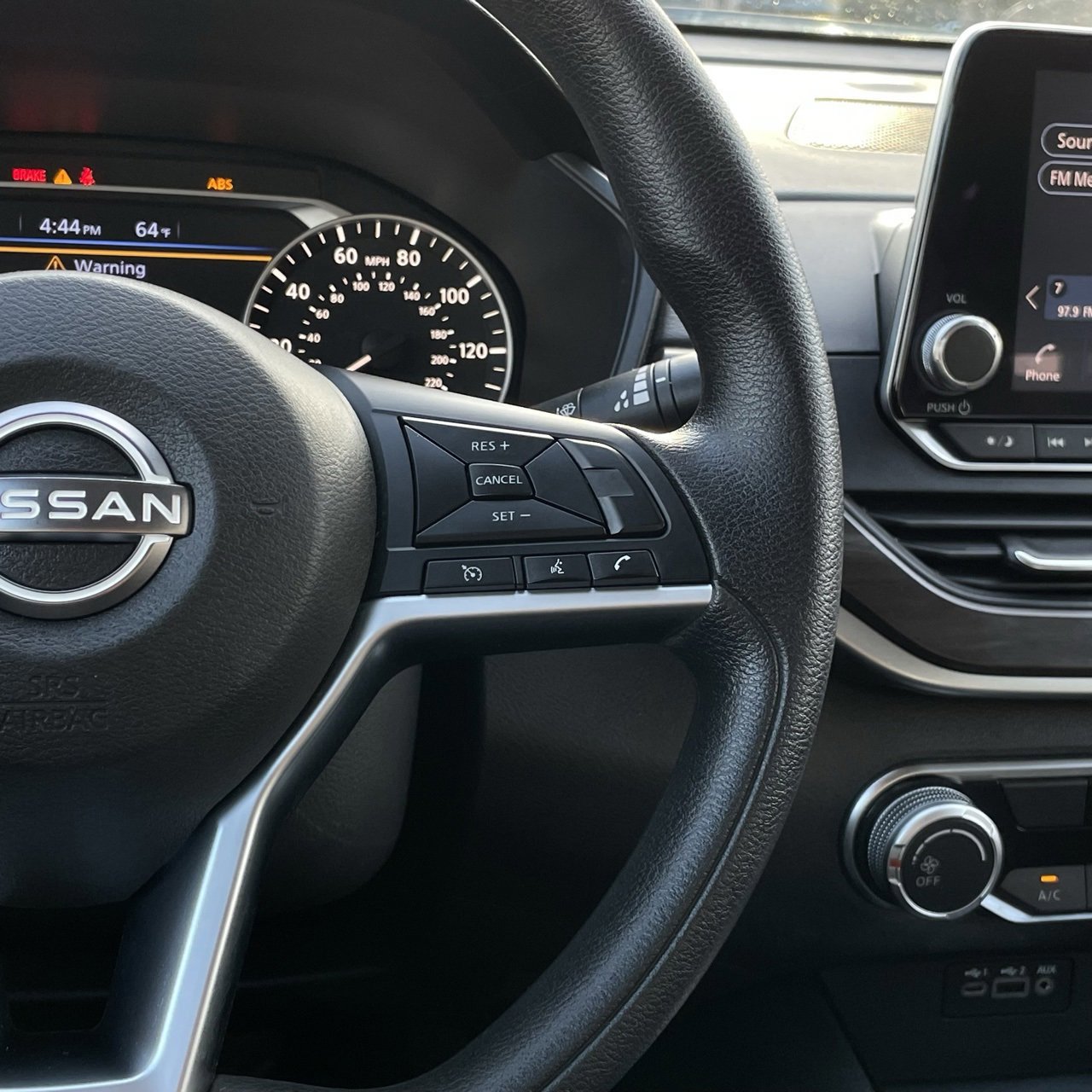 Used 2024 Nissan Altima 2.5 SV image 14