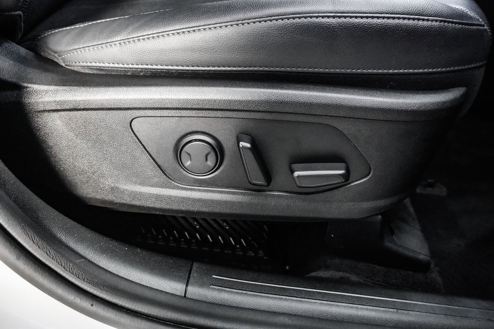 Used 2022 Kia Sorento SX image 45