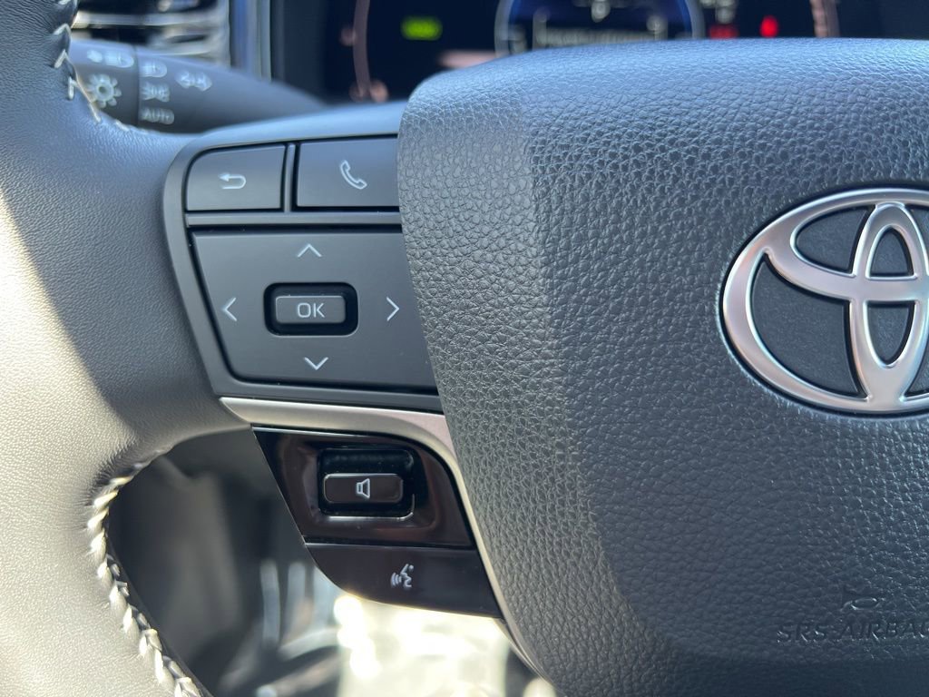 Used 2025 Toyota Camry SE image 25