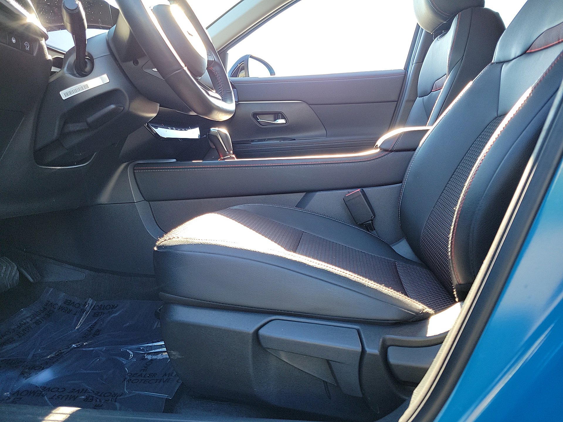 Certified 2025 Nissan Kicks SR image 14