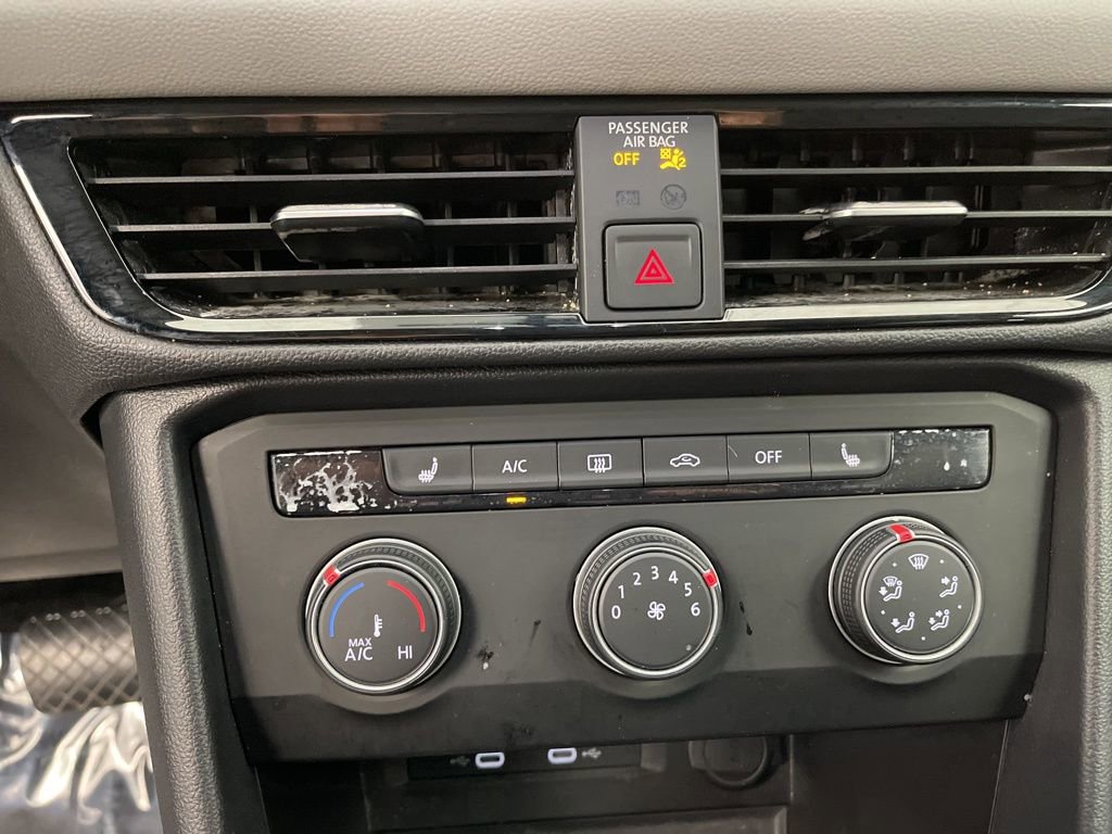 Used 2022 Volkswagen Taos SE image 16