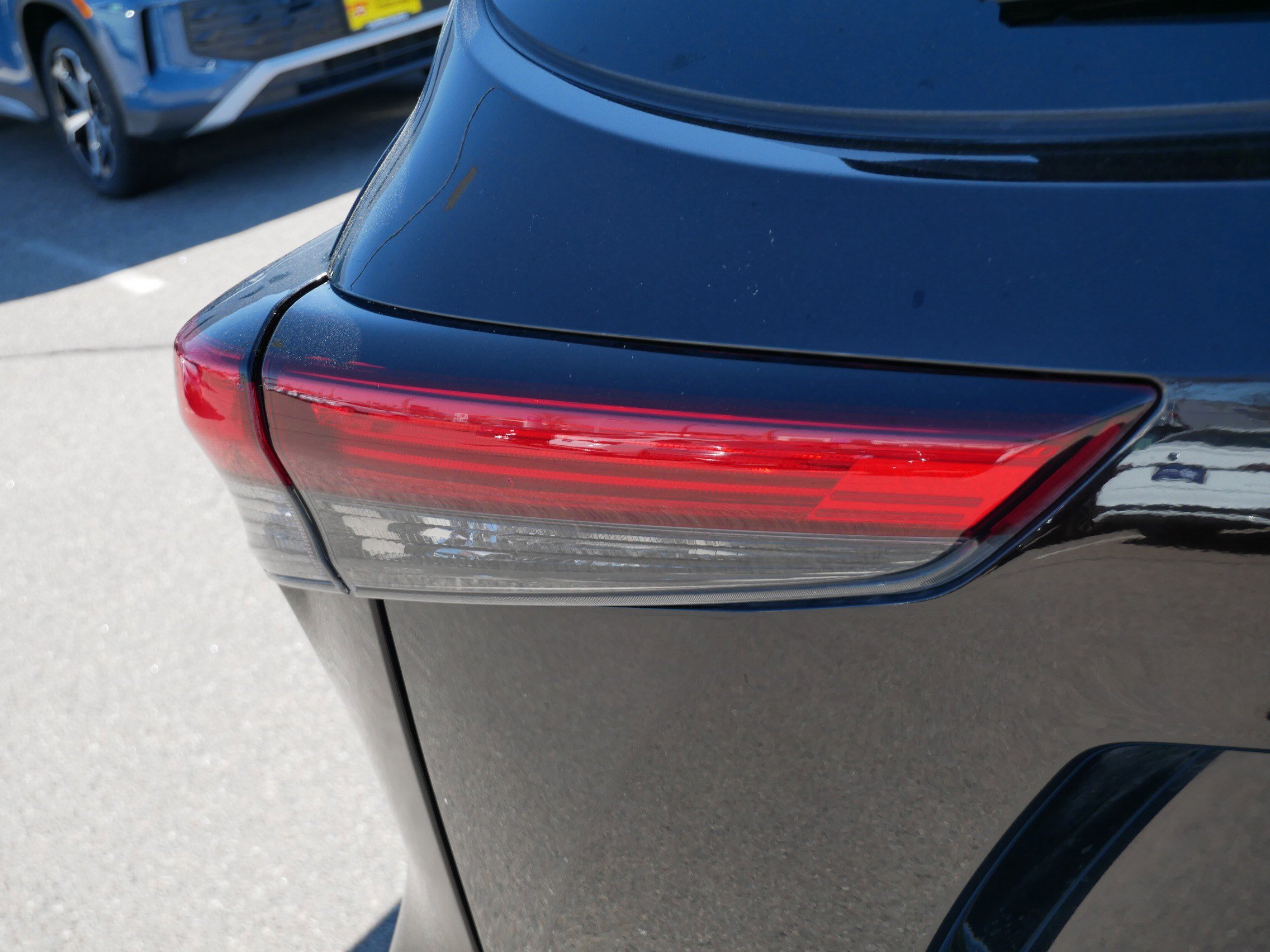 Used 2022 Toyota Highlander XLE AWD/4WD image 17