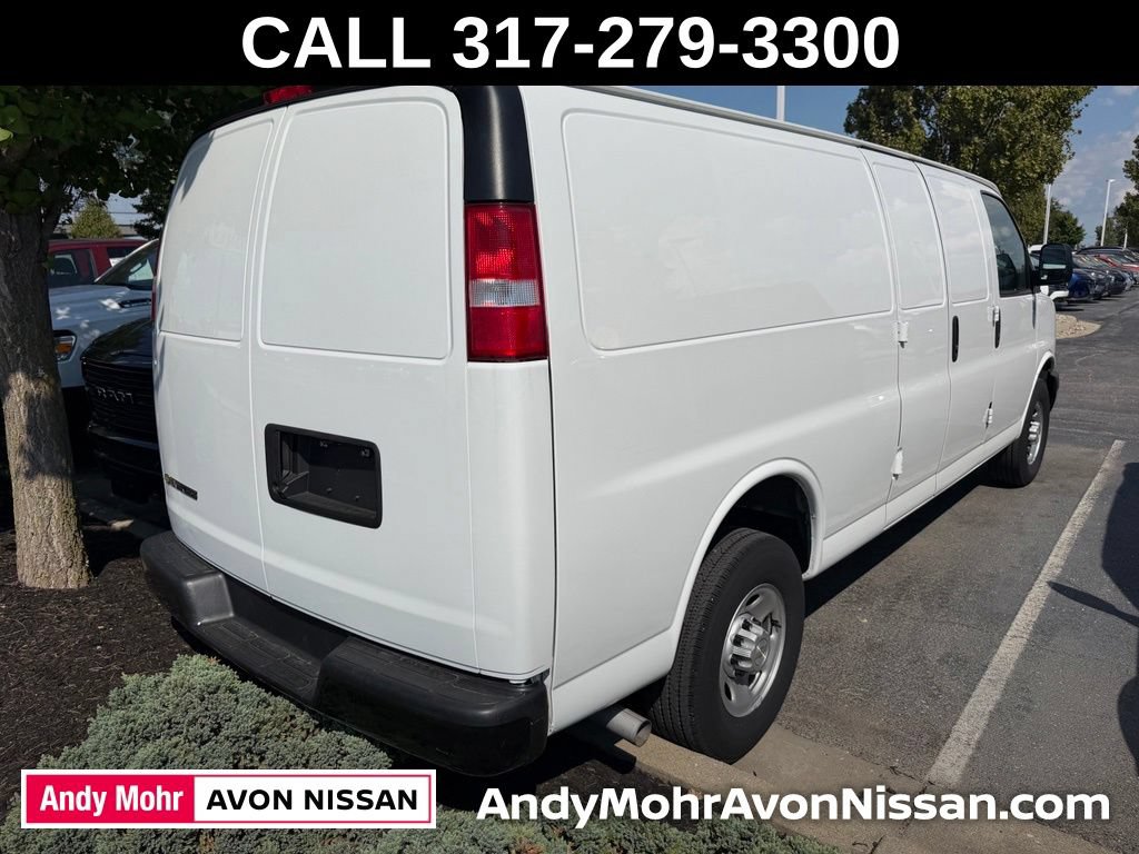 Used 2022 Chevrolet Express 3500 Extended w/ Driver Convenience Package RWD image 3